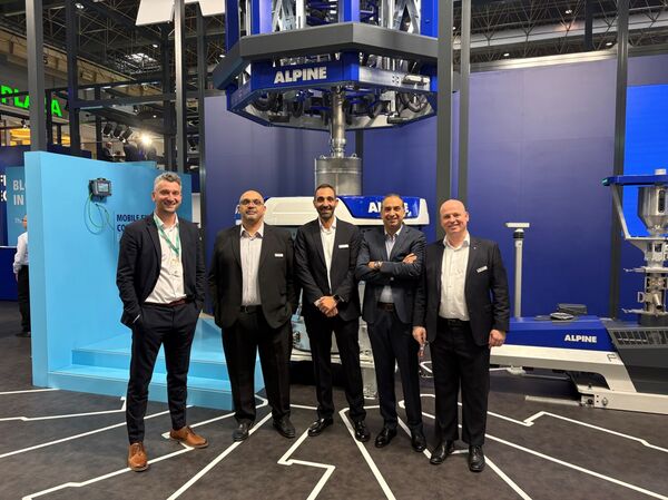 Das Team von Hosokawa Alpine und Abuhijleh