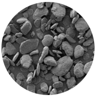 Eine Rasterelektronenmikroskop-Aufnahme von Naturgraphit mit einer Stampfdichte von 920 g/L