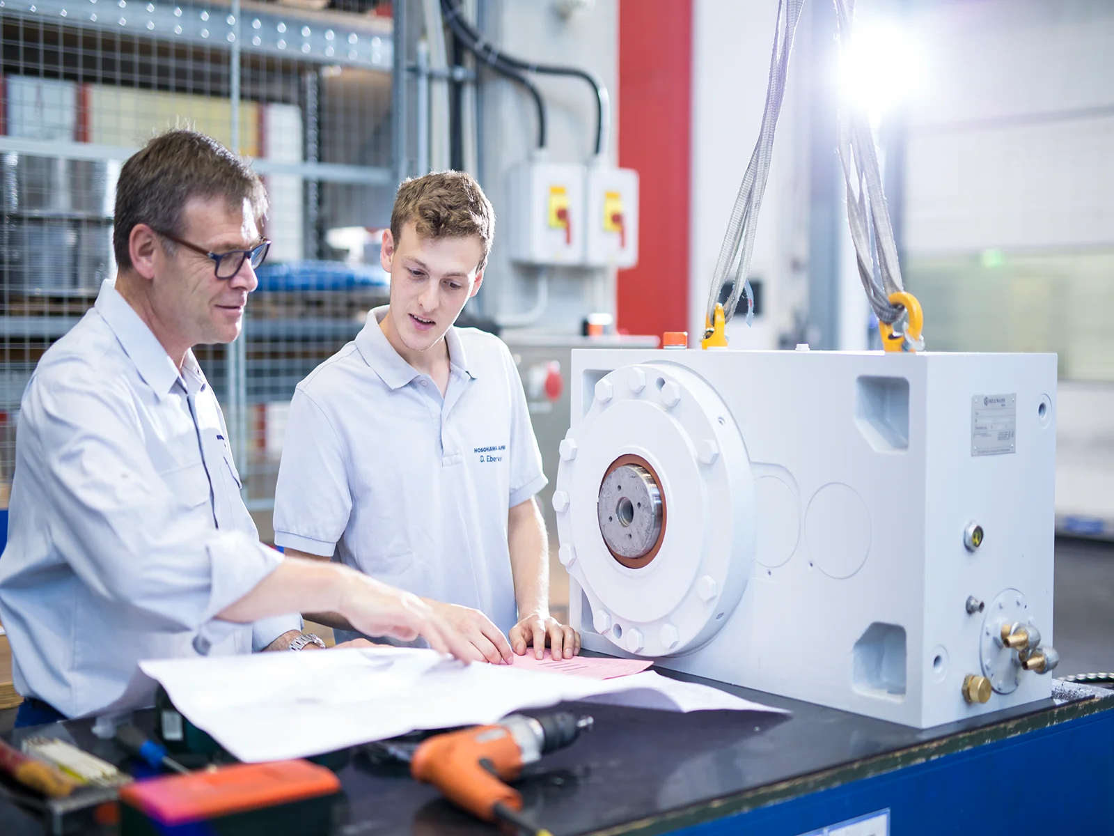 Auszubildender und Ausbilder im Gespräch