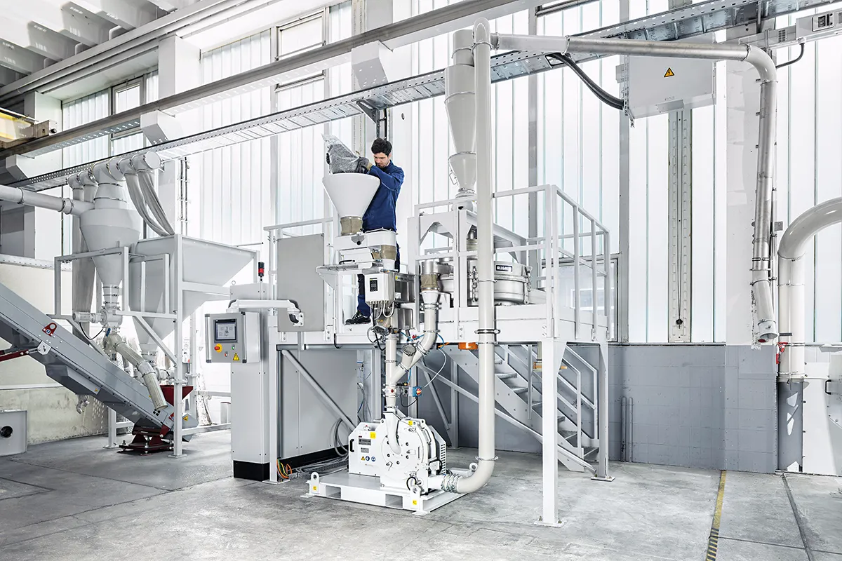 Feinschneidmühle AFS im Betrieb